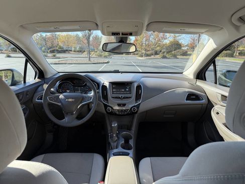 Used 2017 Chevrolet Cruze LT w/ Convenience Package image 19