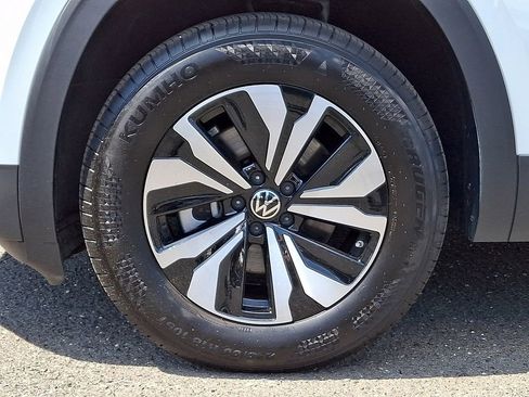 Used 2025 Volkswagen Atlas SE image 8