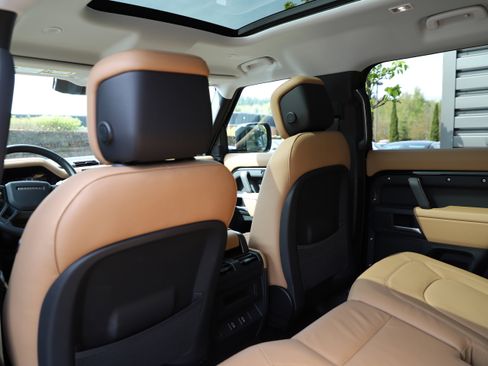 New 2026 Land Rover Defender 110 X-Dynamic SE AWD/4WD image 13
