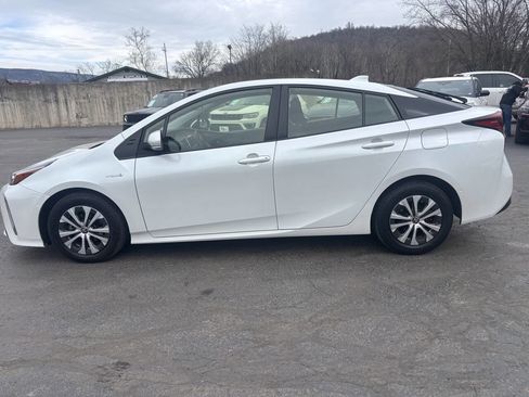 Used 2021 Toyota Prius LE w/ Carpet Mat Package (TMS) image 9
