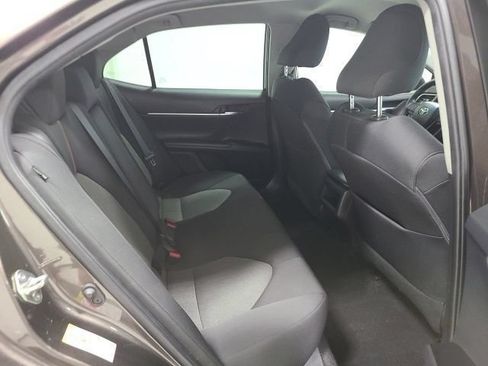 Used 2018 Toyota Camry LE FWD image 13