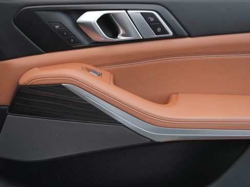 Certified 2023 BMW X7 xDrive40i w/ Premium Package image 29