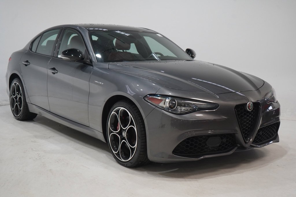 Used 2023 Alfa Romeo Giulia Veloce AWD/4WD image 1