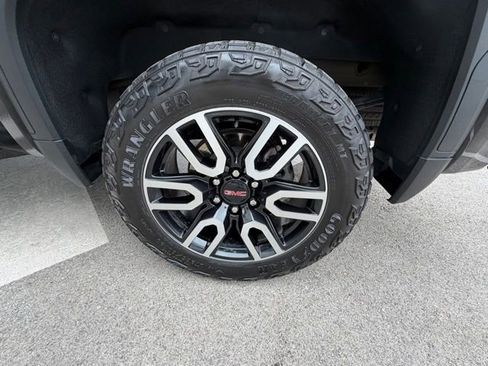 Used 2024 GMC Sierra 1500 AT4 w/ Technology Package AWD/4WD image 10