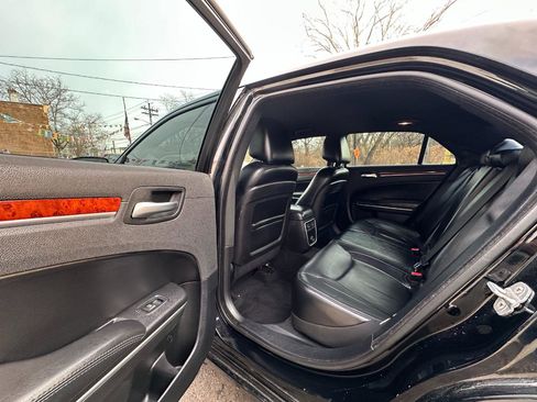 Used 2014 Chrysler 300 RWD image 22
