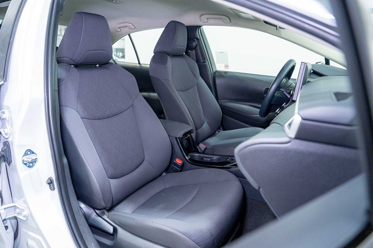 Used 2022 Toyota Corolla LE w/ LE Convenience Package FWD image 17