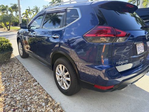 Used 2018 Nissan Rogue SV w/ Premium Package image 3