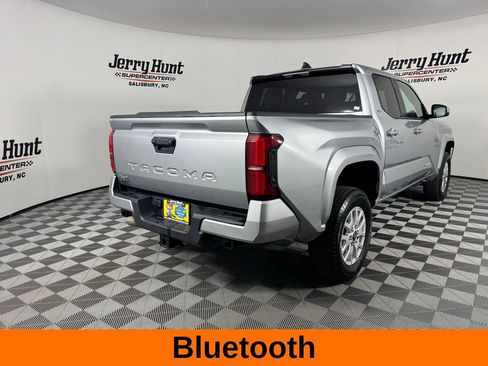 Used 2025 Toyota Tacoma SR5 AWD/4WD image 7