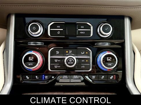 Used 2021 GMC Yukon Denali w/ LPO, Illumination Package AWD/4WD image 29