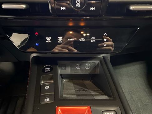 Certified 2025 Nissan Kicks SR AWD/4WD image 20