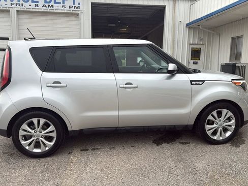 Used 2016 Kia Soul + w/ Audio Package FWD image 6