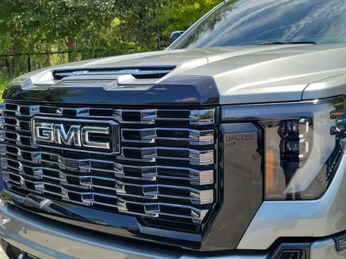 Used 2025 GMC Sierra 2500 Denali Ultimate AWD/4WD image 8