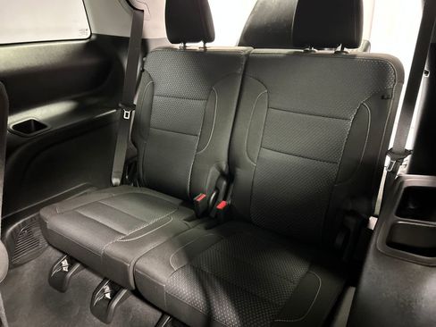 Used 2023 GMC Acadia SLE w/ Driver Convenience Package image 24