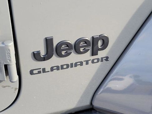 Used 2022 Jeep Gladiator Sport AWD/4WD image 10