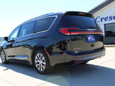 Used 2025 Chrysler Pacifica Pinnacle FWD image 7