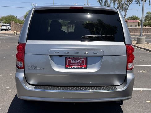 Used 2020 Dodge Grand Caravan SE w/ UConnect Hands-Free Group FWD image 4