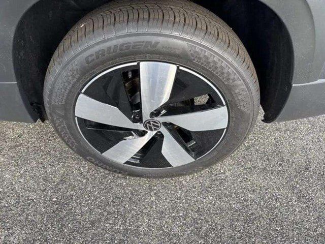 Certified 2025 Volkswagen Taos S AWD/4WD image 10