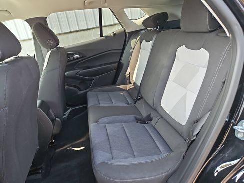 Used 2024 Chevrolet Trax LS w/ LS Convenience Package FWD image 12