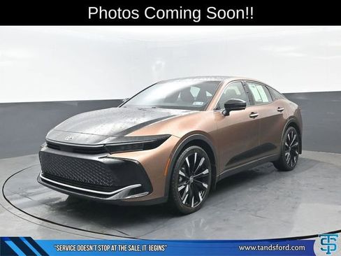 Used 2023 Toyota Crown Platinum AWD/4WD image 1