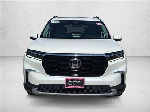 Used 2025 Honda Pilot Touring image 2