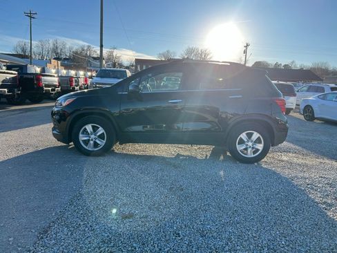 Used 2019 Chevrolet Trax LT w/ Sun & Sound Package image 5