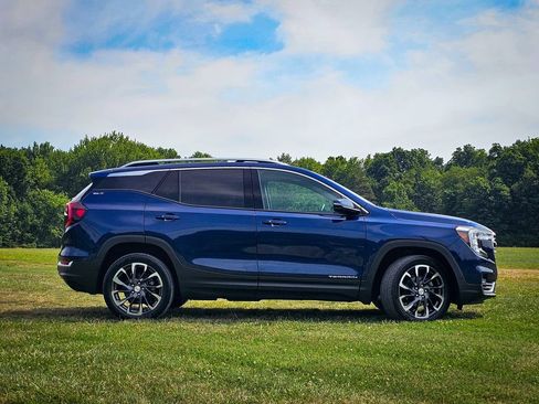 Used 2023 GMC Terrain SLT w/ Tech Package AWD/4WD image 3
