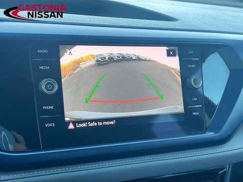 Used 2024 Volkswagen Taos SE image 17