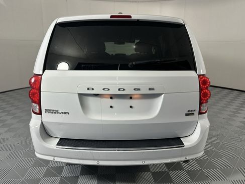 Used 2019 Dodge Grand Caravan SXT w/ Rear Park Assist Package FWD image 7