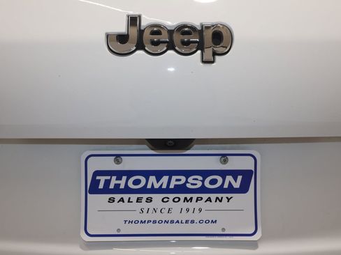 Used 2023 Jeep Grand Cherokee L Limited AWD/4WD image 38