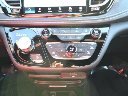 New 2026 Chrysler Pacifica Select AWD/4WD image 14