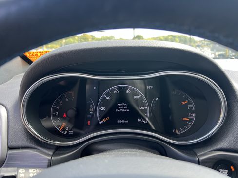 Used 2019 Jeep Grand Cherokee Laredo RWD image 25