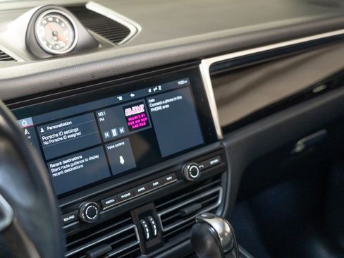 Certified 2020 Porsche Macan AWD/4WD image 20