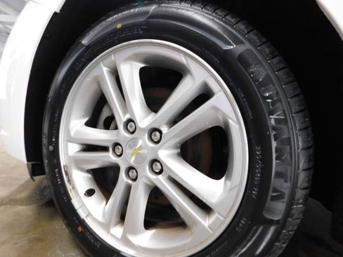 Used 2017 Chevrolet Cruze LT image 20