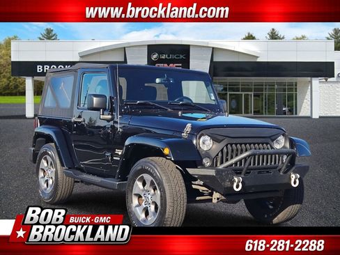 Used 2017 Jeep Wrangler Sahara w/ Connectivity Group AWD/4WD image 1