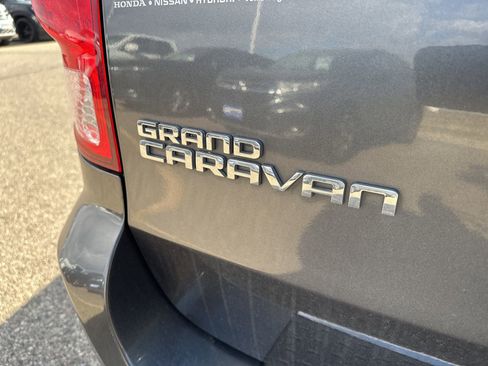 Used 2015 Dodge Grand Caravan American Value Package w/ UConnect Hands-Free Group FWD image 5