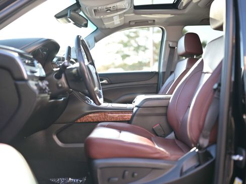 Used 2020 Chevrolet Suburban Premier w/ Premier Plus Edition AWD/4WD image 9