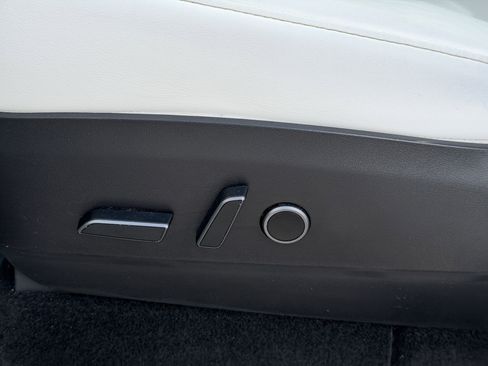 Used 2022 Tesla Model Y Long Range image 24