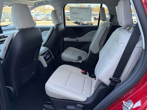 New 2026 Lincoln Aviator AWD image 9