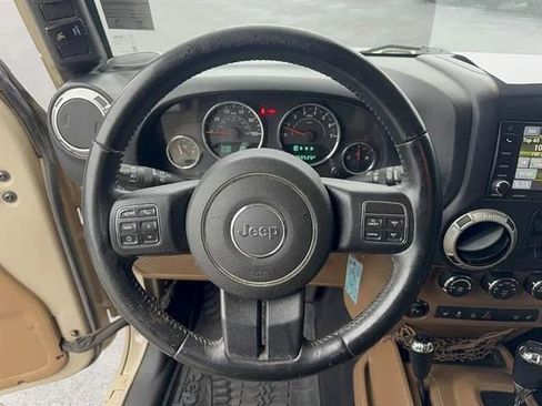 Used 2016 Jeep Wrangler Unlimited Rubicon w/ Connectivity Group AWD/4WD image 9