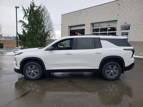 New 2026 Chevrolet Traverse LT w/ Driver Confidence Package AWD/4WD image 3