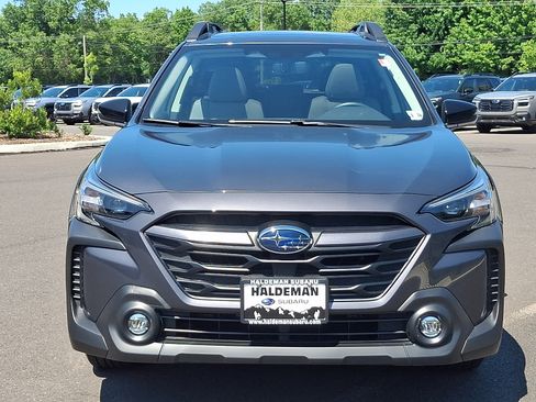 Used 2023 Subaru Outback Premium AWD/4WD image 2