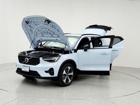 New 2026 Volvo XC40 B5 Plus w/ Protection Package Premier image 9