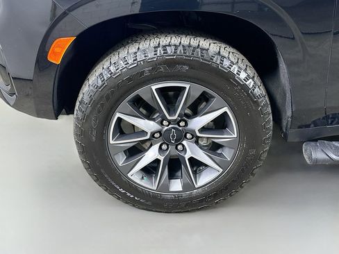 Used 2023 Chevrolet Tahoe Z71 w/ Z71 Off-Road Package AWD/4WD image 8