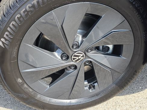 New 2025 Volkswagen Taos S image 18