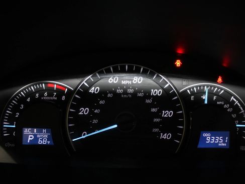 Used 2012 Toyota Camry LE FWD image 12