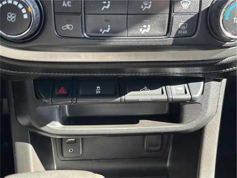 Used 2015 GMC Canyon SLE image 23