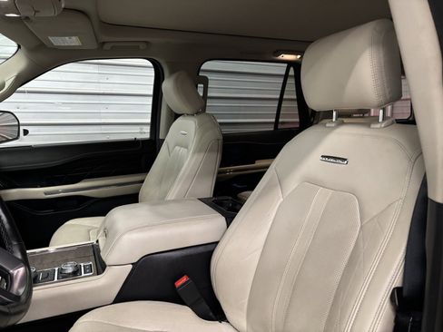 Used 2019 Ford Expedition Platinum image 11