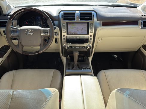 Used 2019 Lexus GX 460 image 10