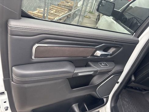 Used 2024 RAM 1500 Laramie AWD/4WD image 9