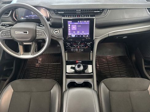 Used 2025 Jeep Grand Cherokee L Altitude w/ Trailer Tow Package AWD/4WD image 3